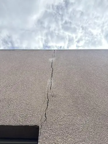 Crack running through the external render